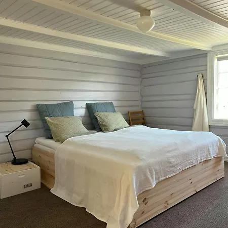 Idyllic From 1840 With Sea View In Spind بيت للعطل فارسوند