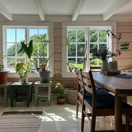 Vakantiehuis Idyllic From 1840 With Sea View In Spind Farsund