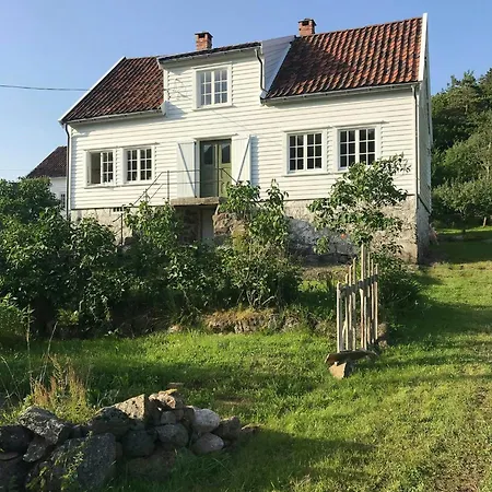 Idyllic From 1840 With Sea View In Spind Farsund