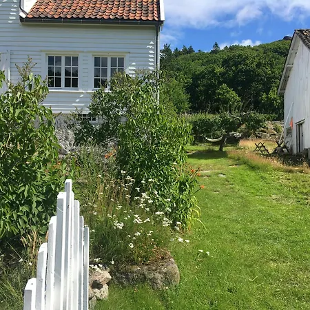 بيت للعطل Idyllic From 1840 With Sea View In Spind