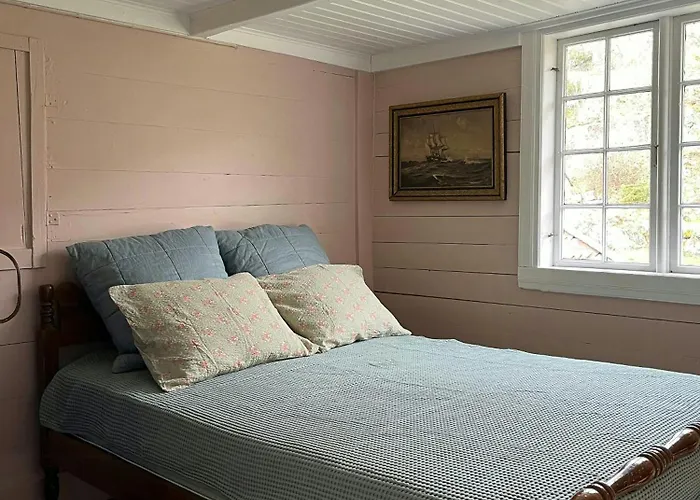 Idyllic From 1840 With Sea View In Spind Ferienhaus