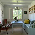 펜션 Idyllic From 1840 With Sea View In Spind *