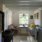 펜션 Idyllic From 1840 With Sea View In Spind *