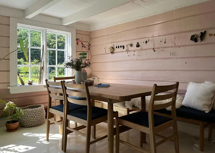Casa de Férias Idyllic From 1840 With Sea View In Spind Farsund