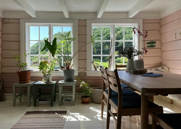 Casa de Férias Idyllic From 1840 With Sea View In Spind Farsund