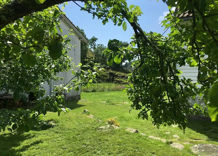 Casa de Férias Idyllic From 1840 With Sea View In Spind Farsund