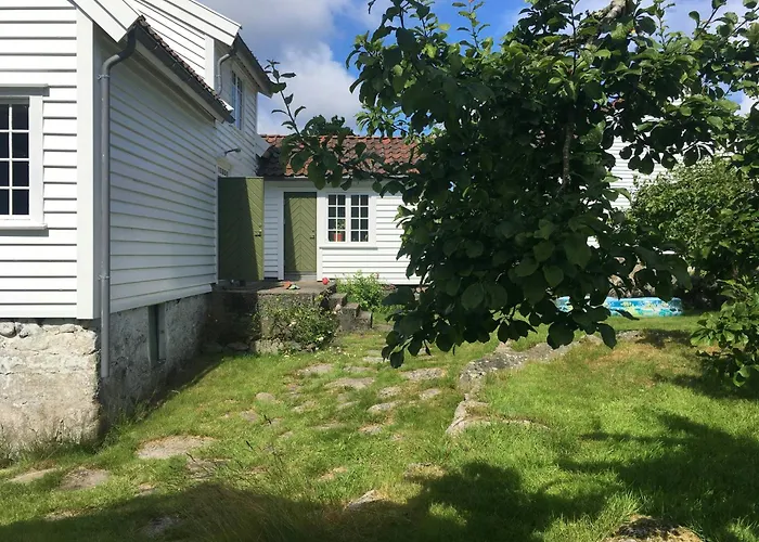 Casa de Férias Idyllic From 1840 With Sea View In Spind *